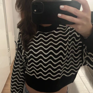 Stickad tröja - Super söt tröja som inte kommer till användning