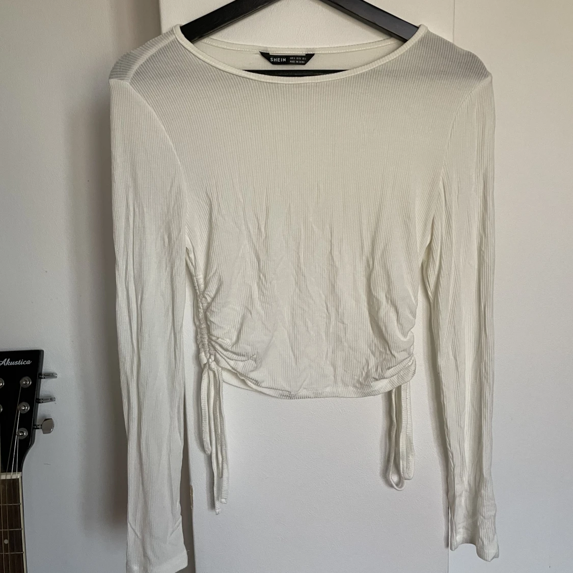 Vit långärmad tröja