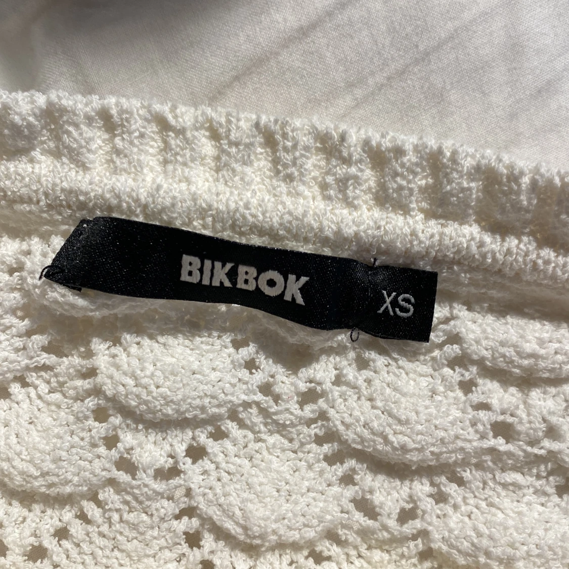 Stickad vit tröja - 91