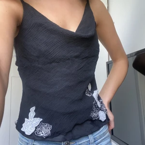 Vintage linne xs - Fint vintage linne i bra skick! Säljer då den inte kommer till användning 🫶🏼 kontakta vid intresse, köparen står för frakt 💓