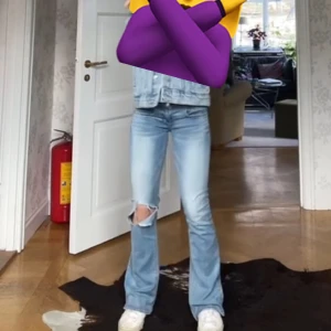 Lågmidjade jeans - Mina favvo lågmidjade jeans i PERFEKTA modellen!! SKRIV FÖR FLER BILDER