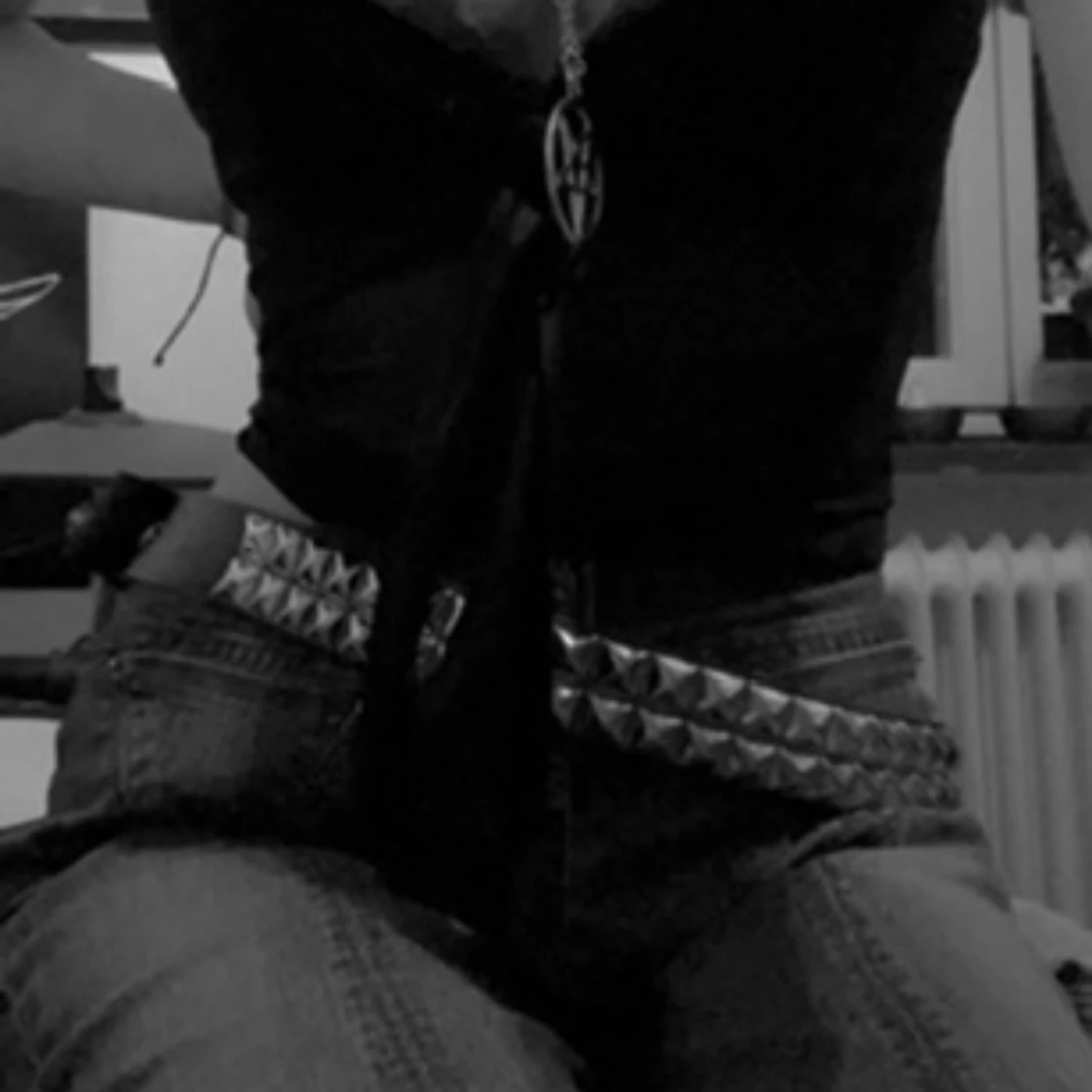 Nitbälte/skärp i metall och faux läder. - 91