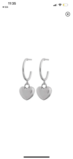 Örhängen - Edblad - Silveriga örhängen från Edblad i rostfritt stål. Endast provade💓 Inga pluppar finns med tyvärr.