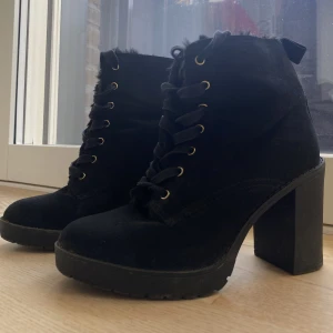 Stövlar - Fina bekväma höst stövlar, ett par gånger använt. Storlek 36