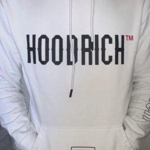HOODIE - En snabb intresse koll på denna, nån som är intresserad hör av er isåfall så diskuterar vi pris och ni får nya bilder! (LÅNADE BILDER) 