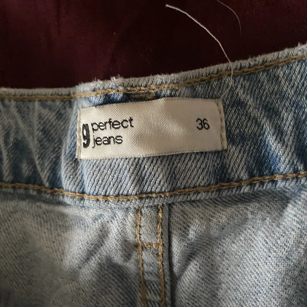 Från Gina tricot använder inte dethär så mycket längre. Skriv gärna vid fundering eller om du vill ha mera bilder🫶. Jeans & Byxor.