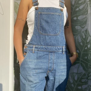 Hängselbyxor - Superfina hängselbyxor i bra skick, denimfärgade