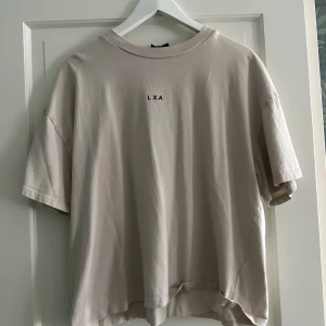 Beige t shirt - Beige t shirt från LXA