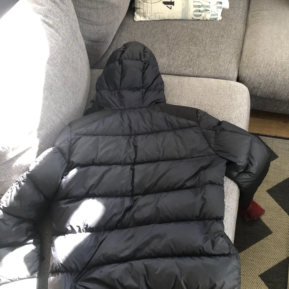 Äkta moncler jacka som inte används längre Nypris 11000kr Mitt pris 2000kr. Jackor.