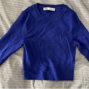 Zara - Aldrig använd tröja från zara💙 M men passar mig som har xs/s 
