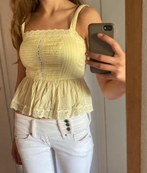 Gullig topp - Super söt gul topp🥰