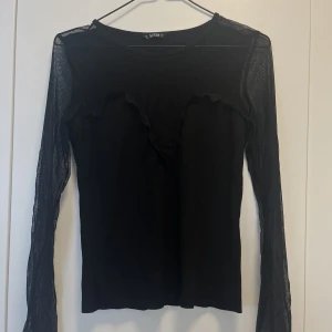 Tröja - Tröja med spets från shein i storlek L men sitter som M 