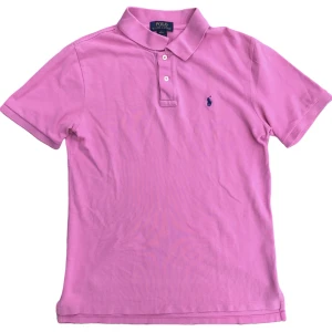 Ralph Lauren Rosa Piké  - Storlek L (14-16) sitter som en M