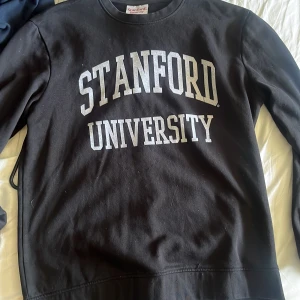 Svart swetshirt  - Svart swetshirt helt oanvänd 