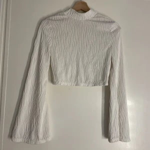 Topp - Topp ifrån shein som aldrig är använd. Har likadan i svart som följer med på köpet om man vill