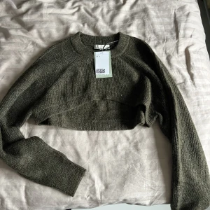Stickad topp - Stickad topp från H&m. Storlek S. Prislappen kvar. 