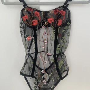 Body - Superfin body men kommer inte till användning, inte hel string och är i storlek medium