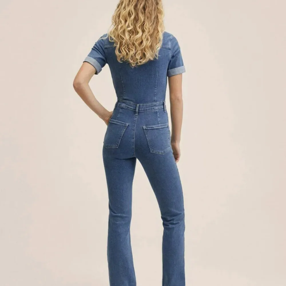 Mango jeans jumpsuit använd en gång! Storlek xxs pris:300 kontakta om du är intresserad!💗. Övrigt.