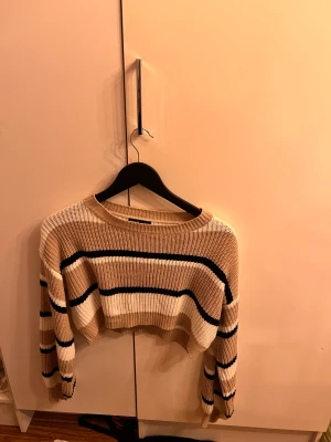 Croppad långärmad - Croppad långärmad från Shein, inte mycket använd så i väldigt fint skick
