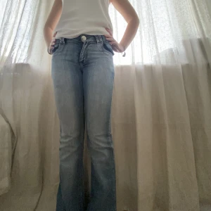Lågmidjade jeans!!! - Säljer dessa skit skit snygga jeans då dem tyvärr inte passade mig så bra. Köpta här på plick. Köparen står för frakten🍓