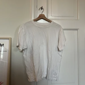 Vit UNIQLO t-shirt - T-shirt från UNIQLO. Oversize. 