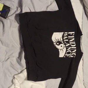 Lager tröja - Hej säljer en lager 157 tröja pågrund av att den inte kommer till användning längre. Jag har haft den ett tag men använt den ca 1-3 gånger max. Köparen står för frakten