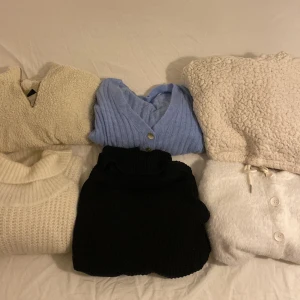 Stickade tröjor - Säljer dessa Mysiga tröjor, då dom inte används!💋 Blandade märken, Gina Tricot, shein, H&M osv! Vissa även köpta här på Plick!  100kr/tröja, (pris kan diskuteras) skriv priv för fler bilder!