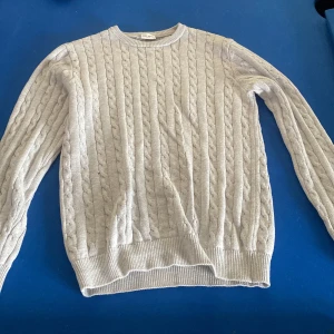 John Henric tröja - En snygg tröja från märket john Henric som inte används av mig längre.