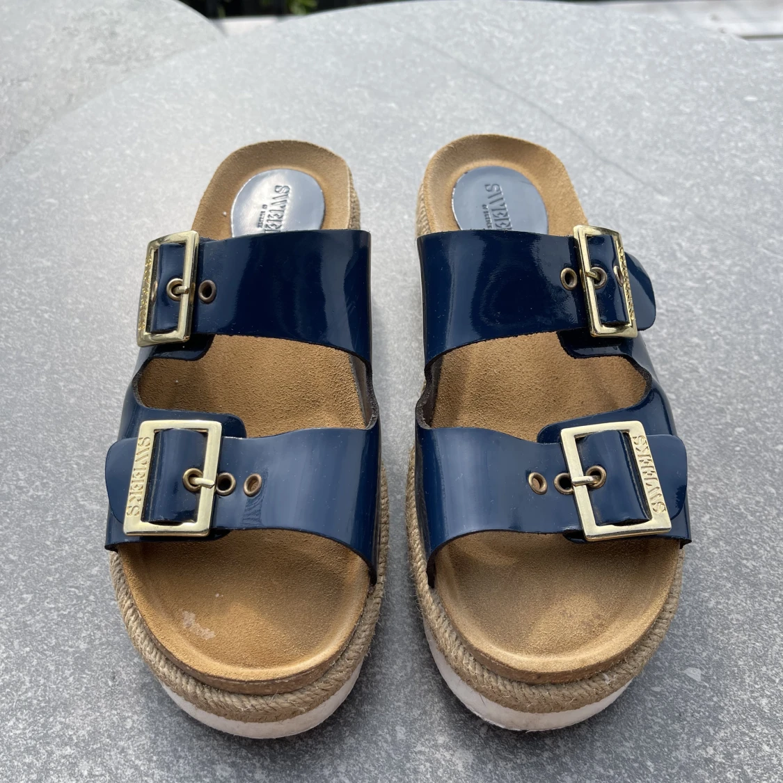 Trendiga sandaler som liknar birkenstocks.  - 90