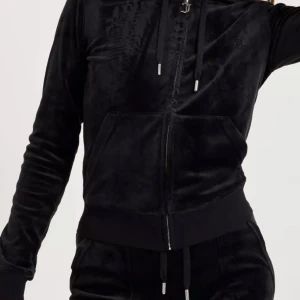 Svart juicykofta - Svart juicy kofta som inte kommer till användning längre!