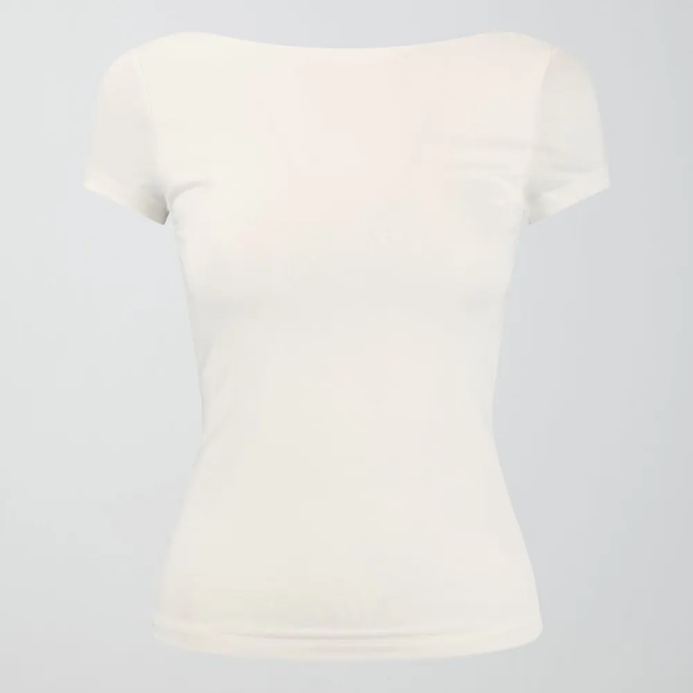 Endast prövad topp från Gina tricot. Älskar den, men den passar inte mig. Finns fortfarande att köpa på deras hemsida.  Nypris 199:-. Yläosat.