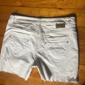 Esprit jeansshorts jätte bra skick. Köpren står för frakt💕