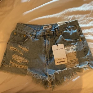 Jeansshorts - Superfina jeansshorts från pull&bear som aldrig kommit till användning!