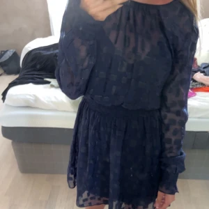 Klänning  - Blå klänning från hm storlek s köparen står för frakten🌸🫶🏼 pris 150 kr