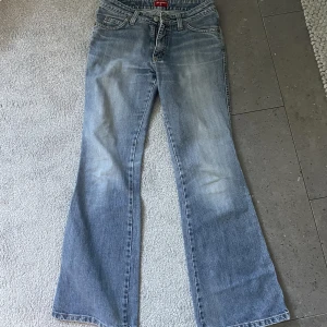 Vintage jeans lågmidjade - Lågmidjade jeans som är köpta second hand men märket är big star 