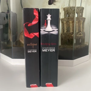Eclipce & Breaking dawn - De två sista böckerna i twilight serien.