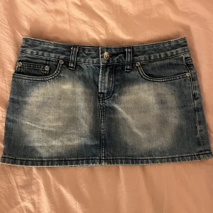 Jeanskjol  - Jättefin lågmidjad jeanskjol från Lee💓💓