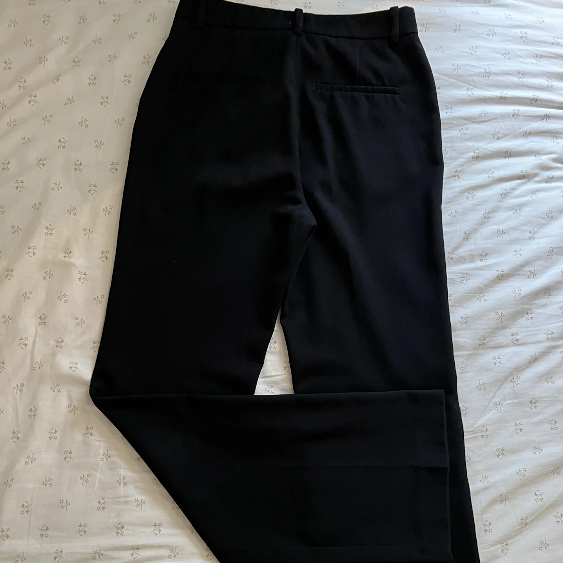 Svarta kostymbyxor  - 90