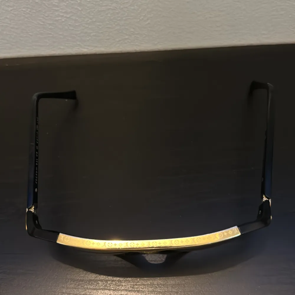 8/10 skick. Äkta - Nypris 500€ . Asusteet.
