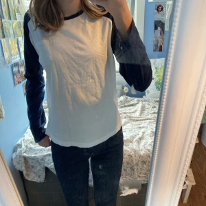 Långärmad tröja - Långärmad tröja från Lager 157. Storlek 160 men passar XS-S. Köpt second hand och använd endast en gång av mig!