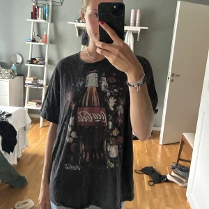 Cocacola T-shirt  - Svart cocacola T-shirt. Overzised! 