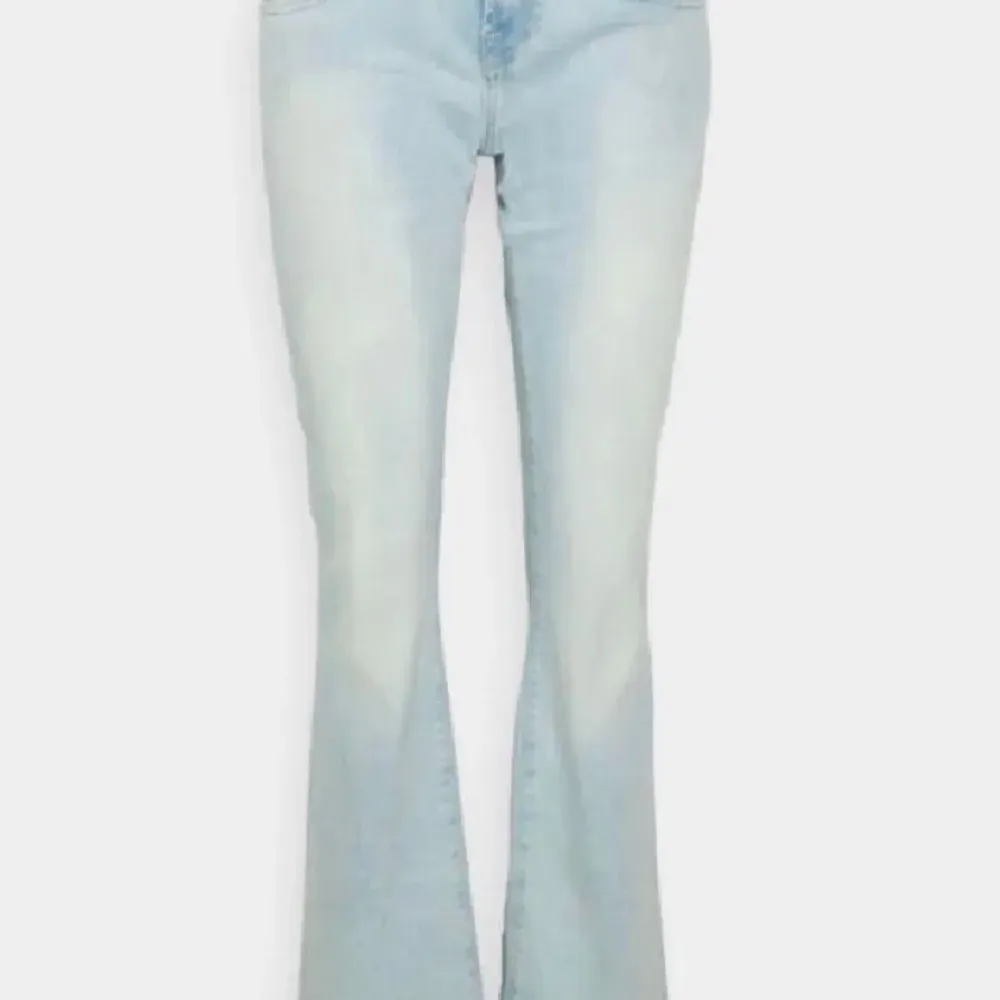 INTRESSEKOLL!! Snygga LTB jeans som är heeelt slutsålda i dennna storlek(25x34), säljer dem på 2&3 bilden, bra skick men lite slitna(kan skicka bild privat), kan skicka mått privat. Budgivning om fler är intresserade? 🙌🌸💐🌼💘NYPRIS 900 på zalando!!. Jeans & Byxor.