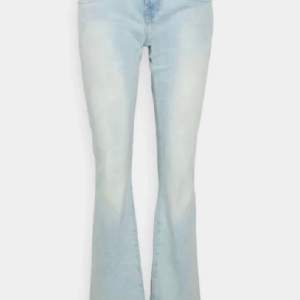 INTRESSEKOLL!! Snygga LTB jeans som är heeelt slutsålda i dennna storlek(25x34), säljer dem på 2&3 bilden, bra skick men lite slitna(kan skicka bild privat), kan skicka mått privat. Budgivning om fler är intresserade? 🙌🌸💐🌼💘NYPRIS 900 på zalando!!
