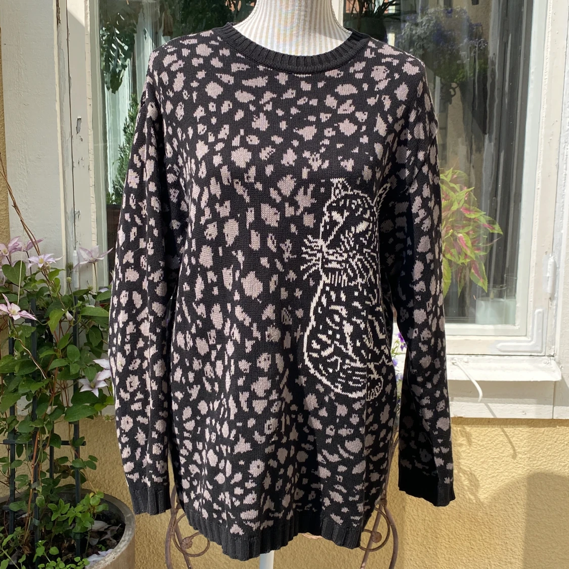 Svart leopard tröja - Cappuccini