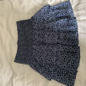 Kjol - Leopardkjol från Kappahl som passar xs-s