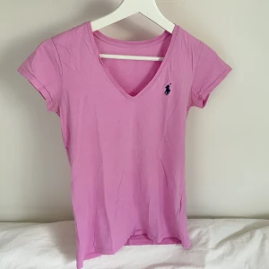 Trendig rosa t-shirt - Jättefin rosa t-shirt i nyskick, storlek xs!❤️