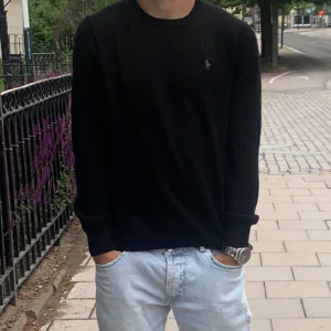 Polo tröja - Jättefin och nyskick polotröja som inte är använd så mycket, 