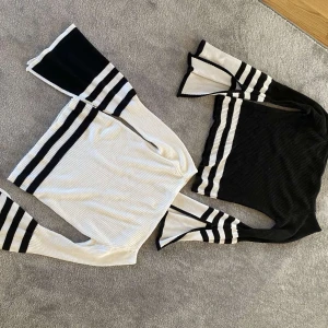 Stickade tröjor - 2 olika lättstickade tröjor, passar xxs,xs,s. Utsvängda armar och även är de of shoulder. 