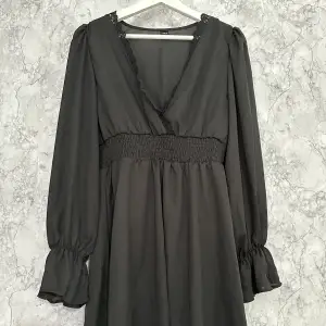 En svart klänning från shein, använd fåtal gånger 