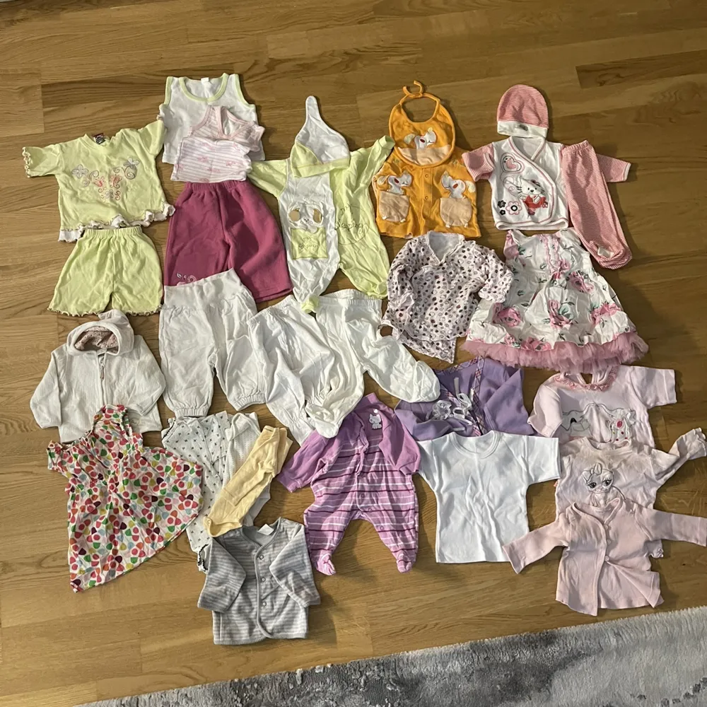 Baby kläder i bra skick storlek 58 62/68  Paket pris 200kr. Övrigt.